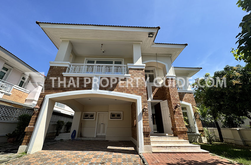 House with Shared Pool for rent in Srinakarin